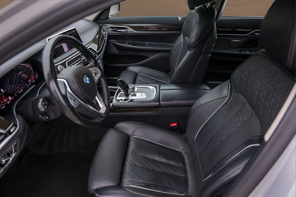 Used 2020 BMW 740i RWD image 9