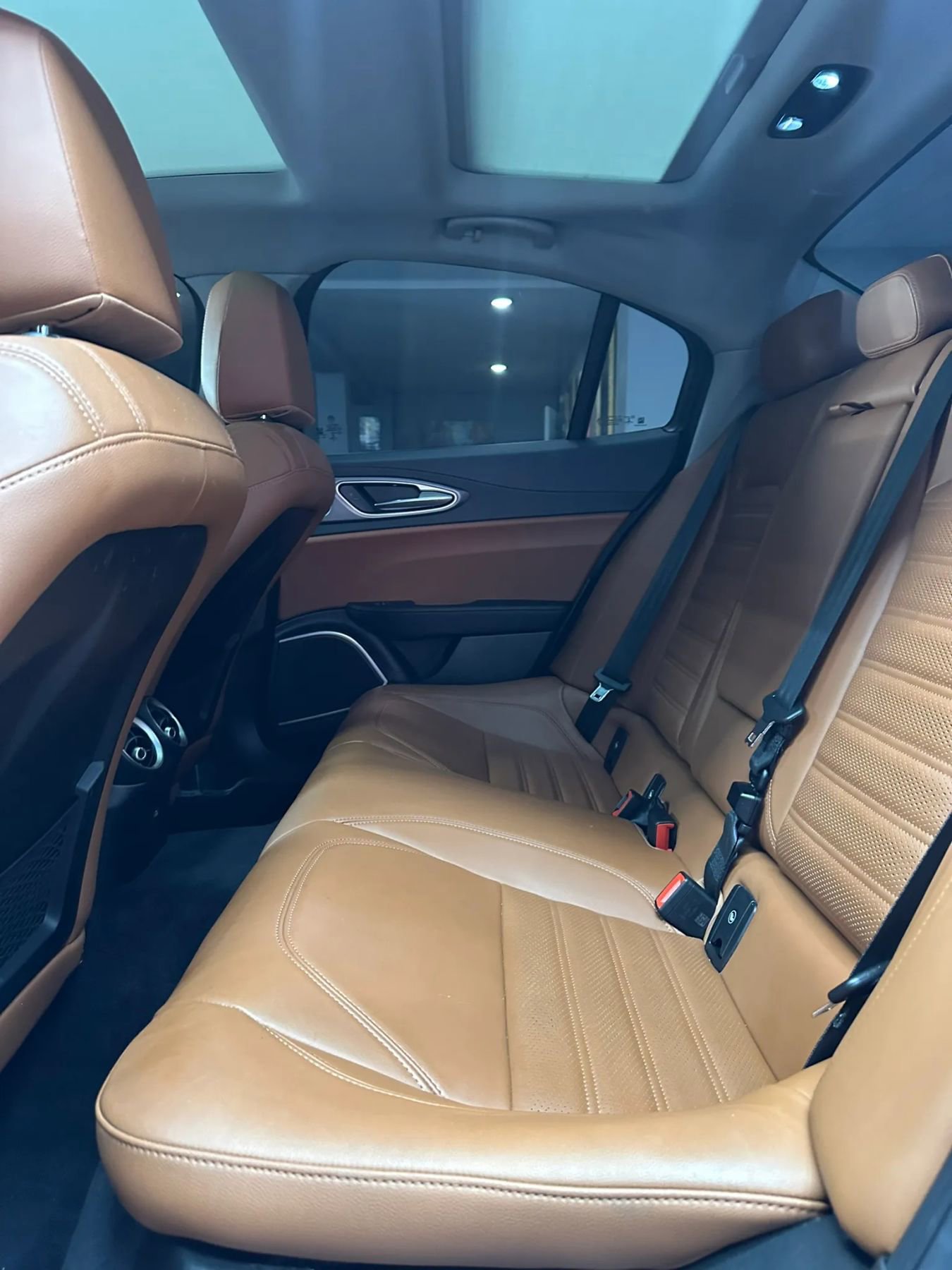 Used 2017 Alfa Romeo Giulia Ti w/ TI 19" Sport Package RWD image 29