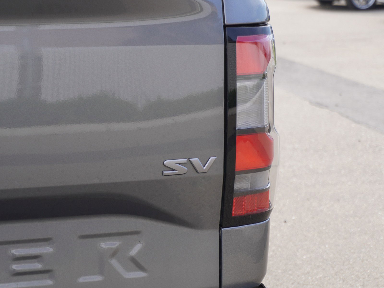 Used 2024 Nissan Frontier SV image 10