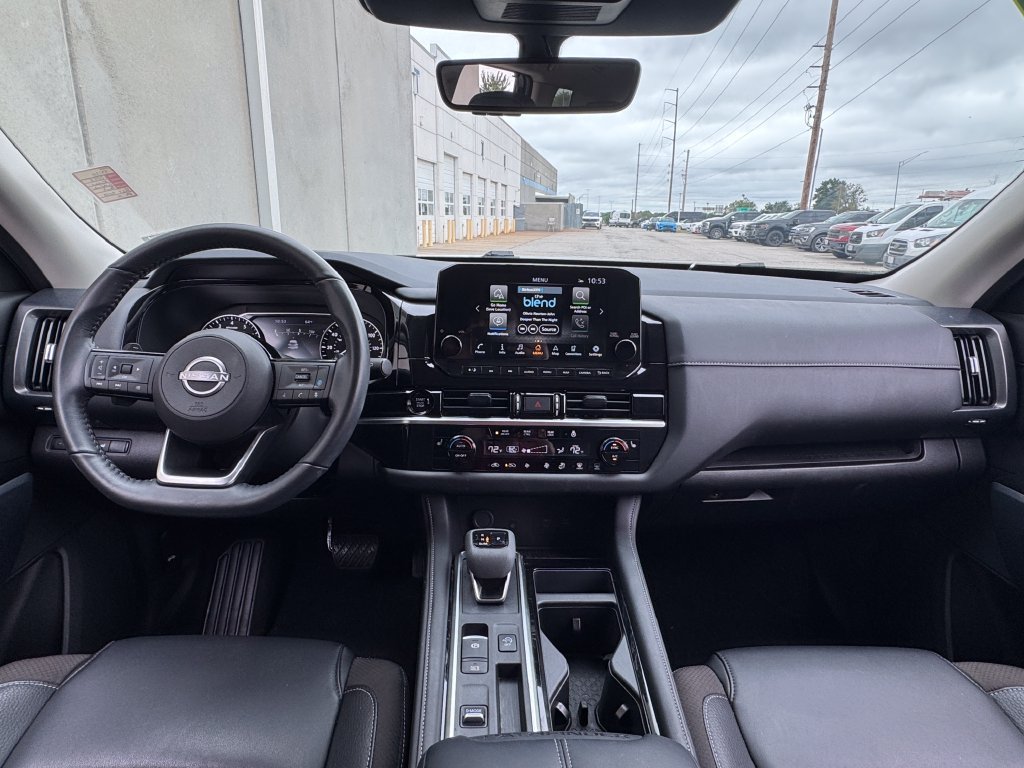 Used 2025 Nissan Pathfinder SL FWD image 5