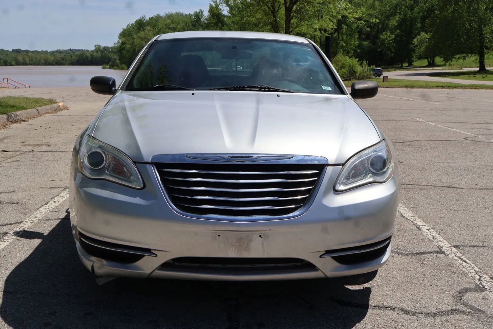 Used 2012 Chrysler 200 Touring FWD image 2