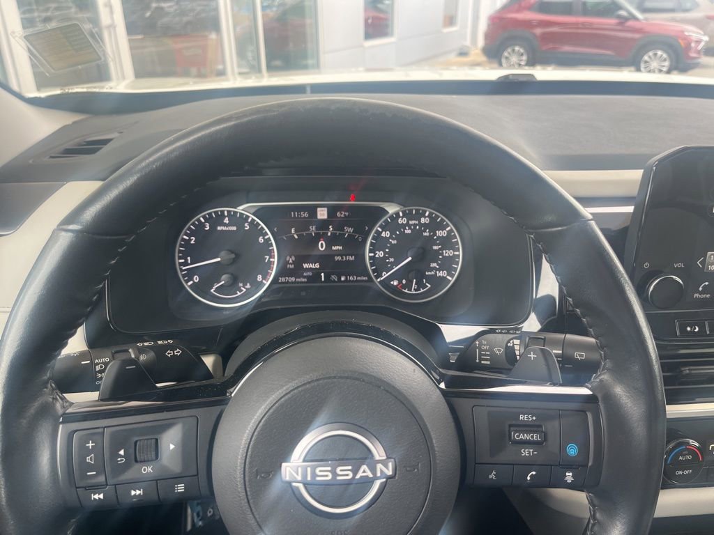 Used 2023 Nissan Pathfinder SL w/ Lighting Package (N92) image 7