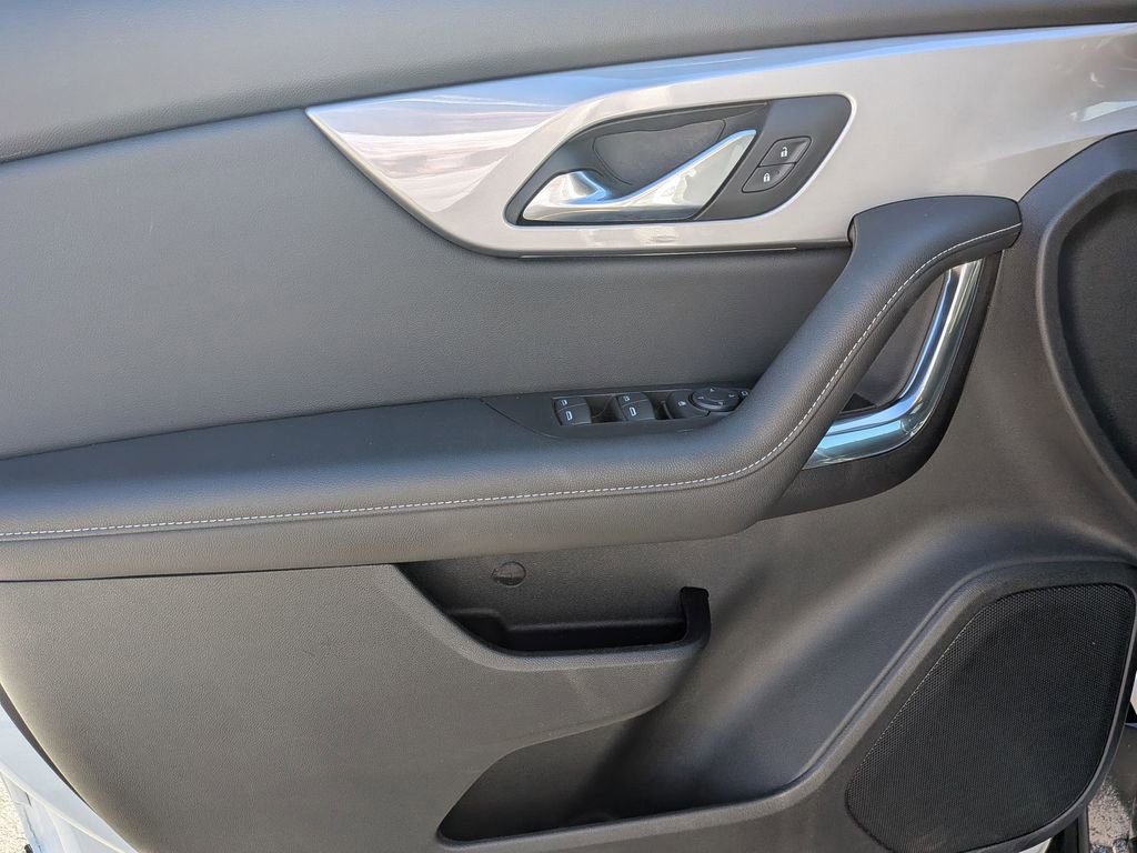 Used 2025 Chevrolet Blazer LT AWD/4WD image 11