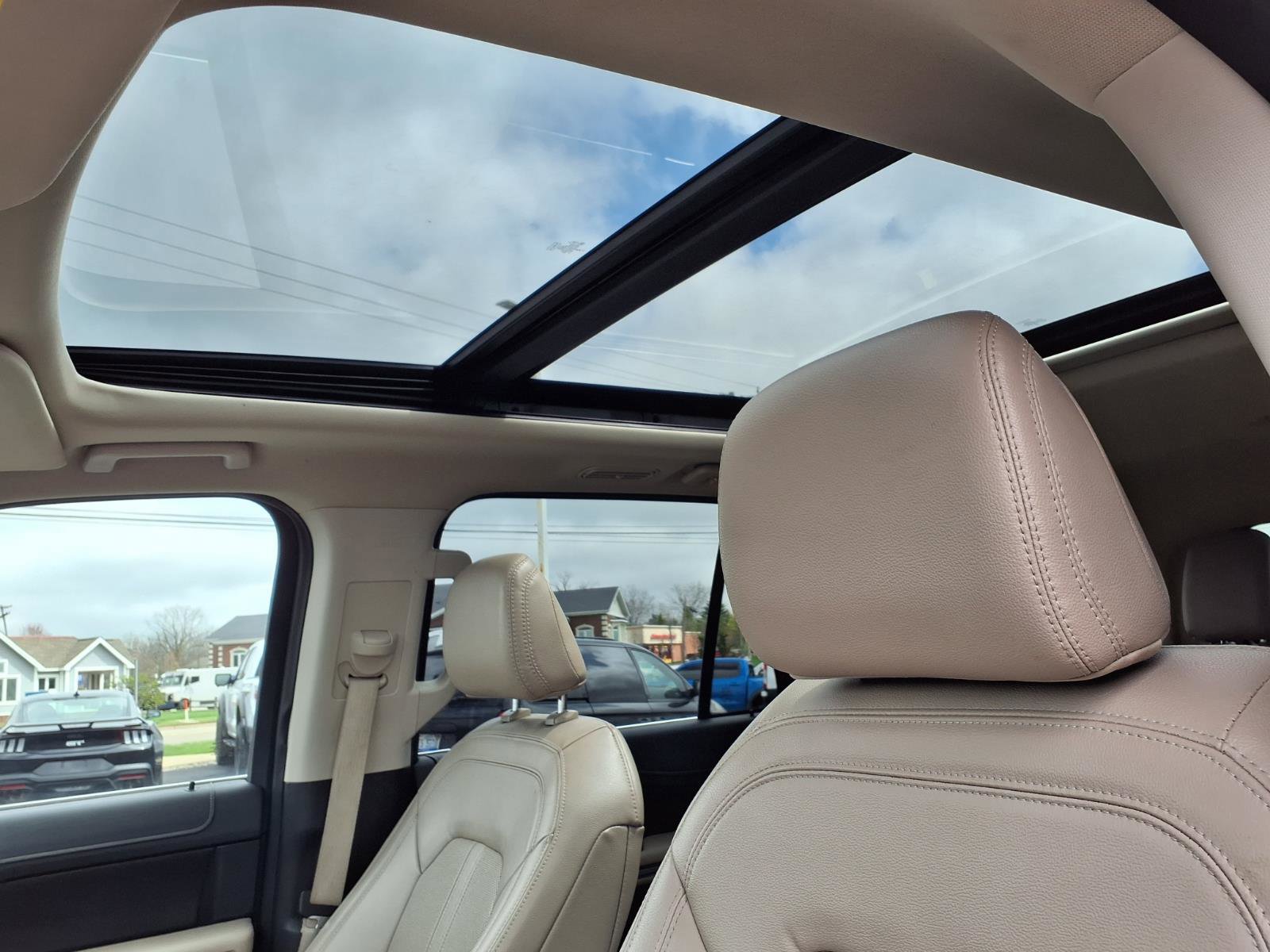 Used 2023 Ford Expedition Limited AWD/4WD image 13