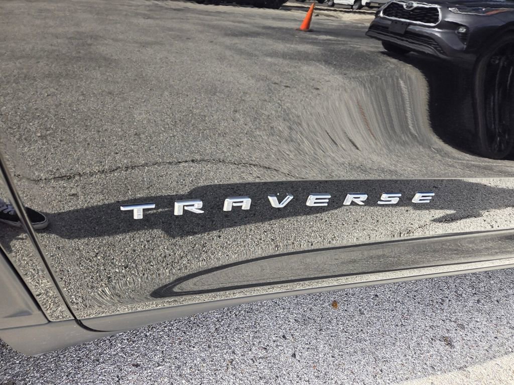 Certified 2025 Chevrolet Traverse LT FWD image 4