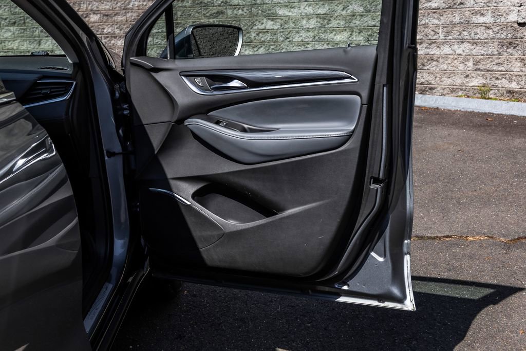 Used 2019 Buick Enclave Essence image 13