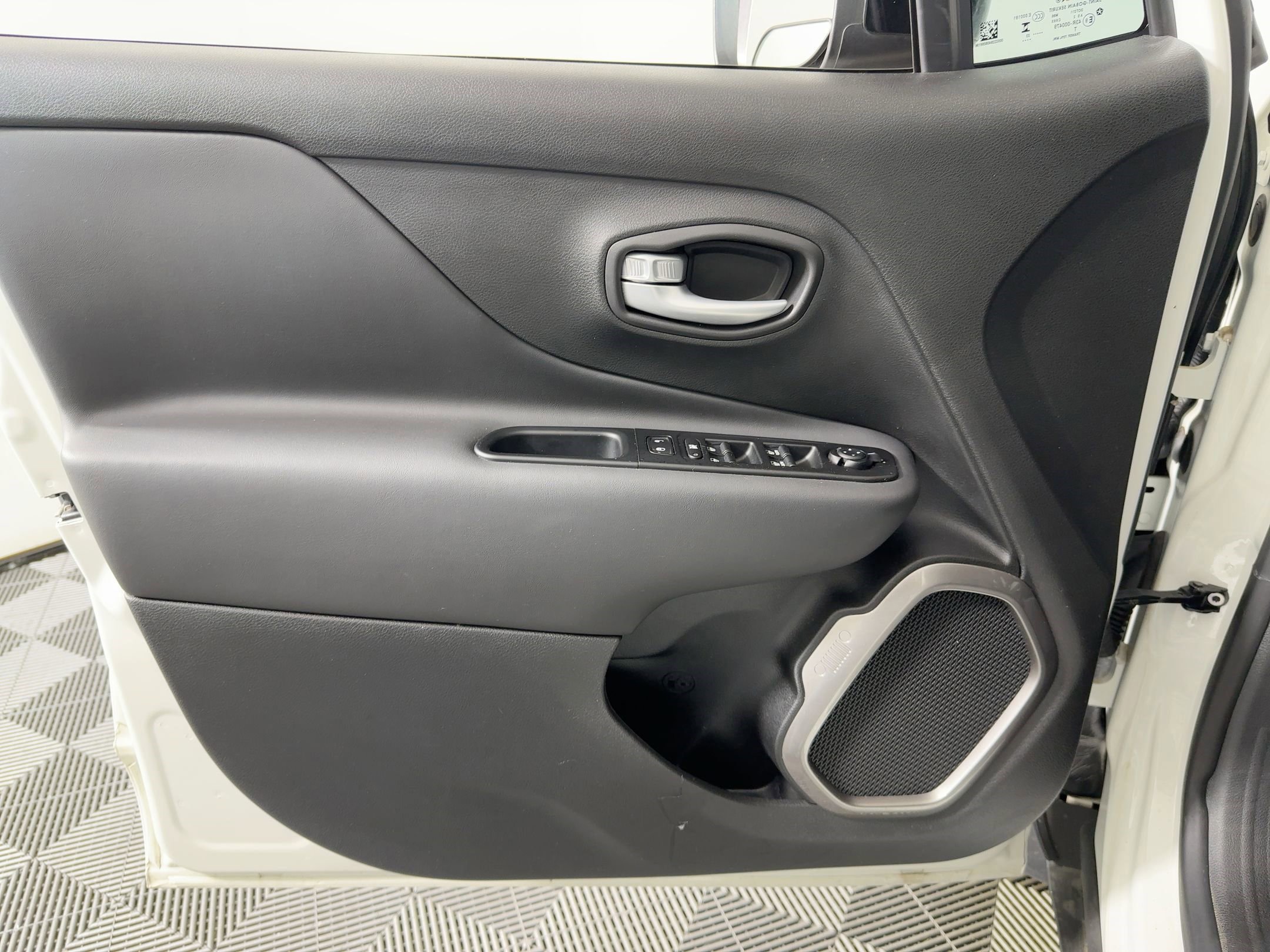 Used 2023 Jeep Renegade Limited w/ Limited Elite Group image 17