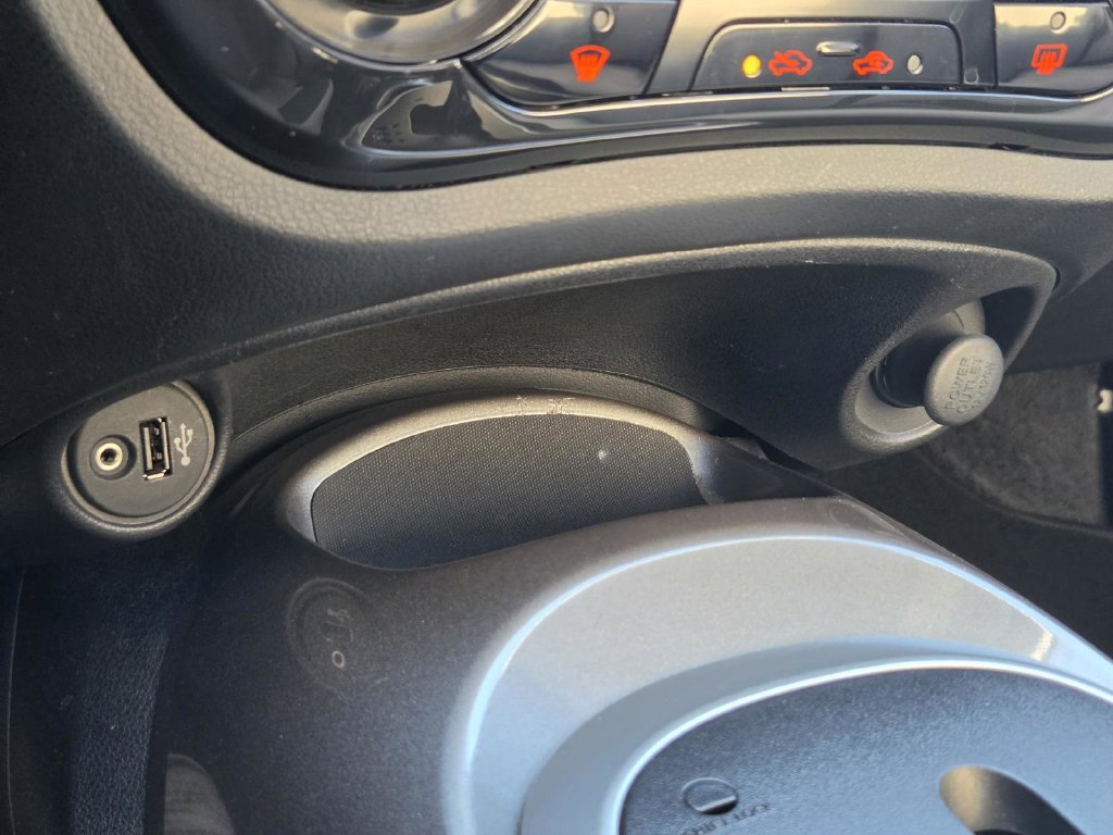 Used 2013 Nissan Juke SV FWD image 27
