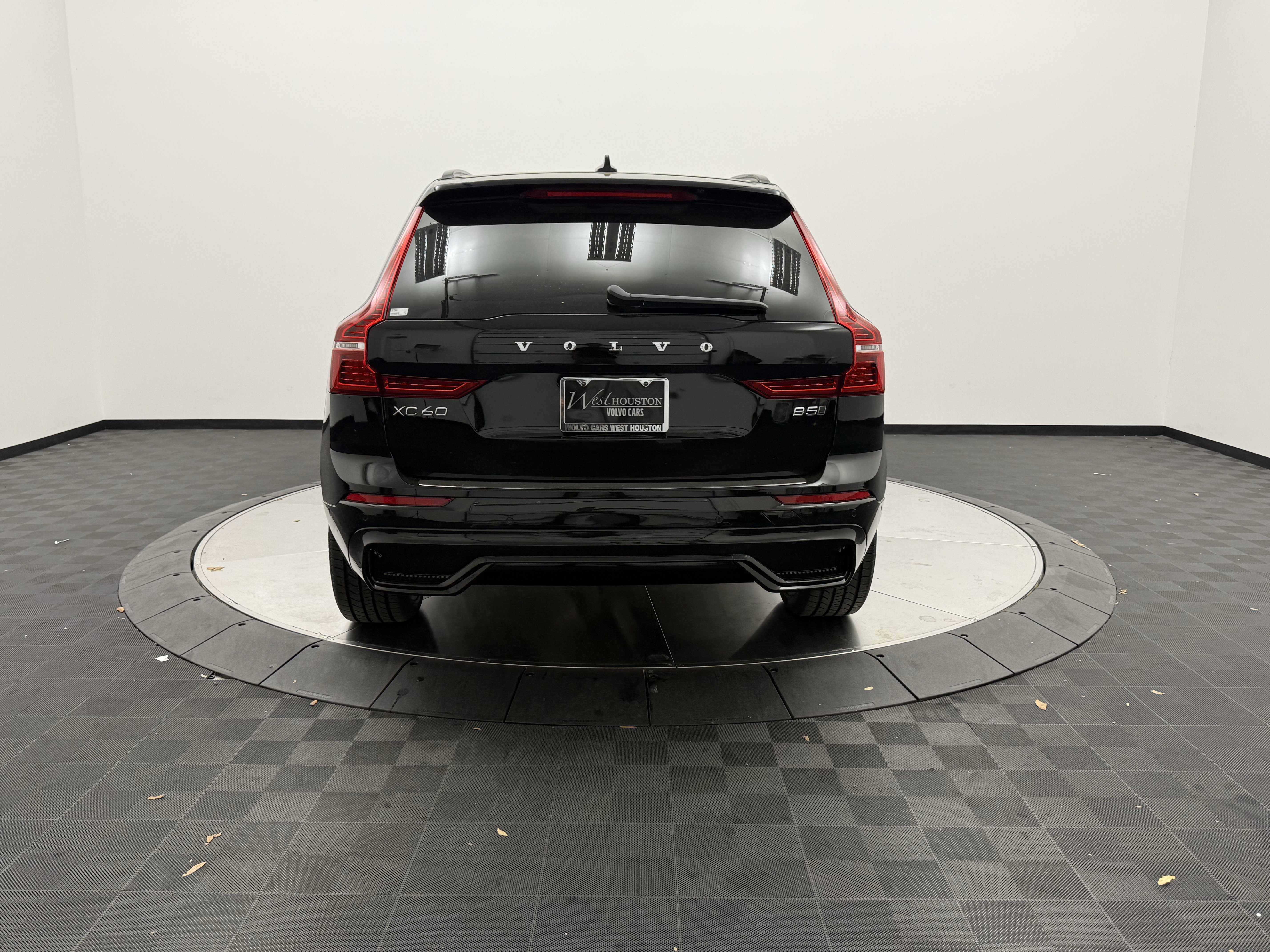 Used 2024 Volvo XC60 B5 Ultimate w/ Protection Package Premier image 6