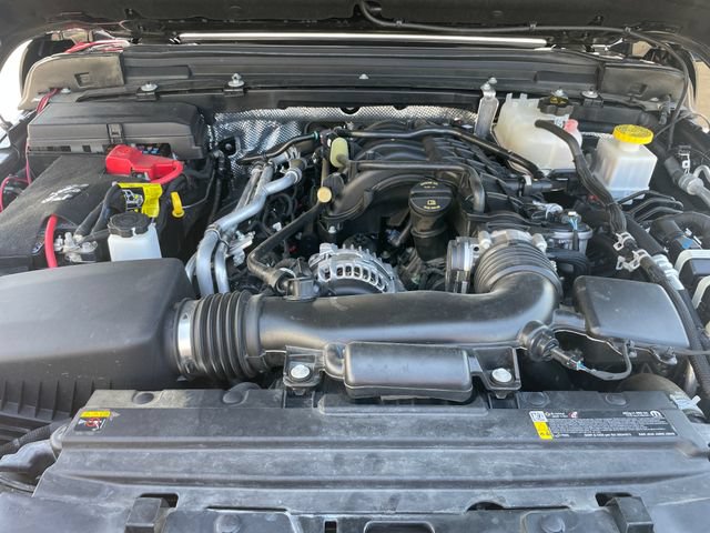 Used 2025 Jeep Gladiator Mojave w/ Convenience Group AWD/4WD image 22