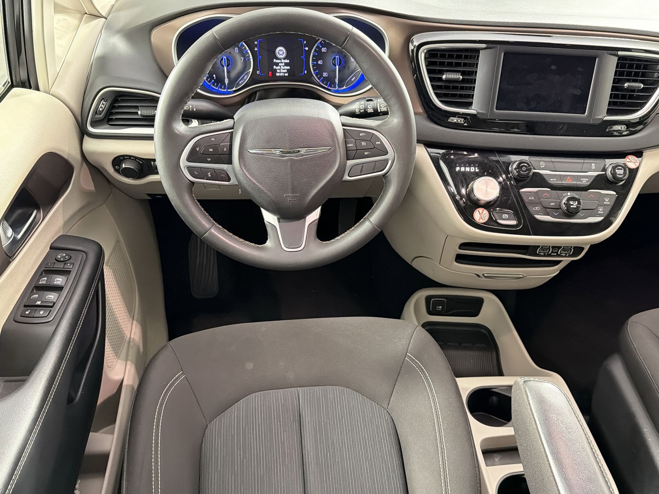 Used 2023 Chrysler Voyager LX image 26