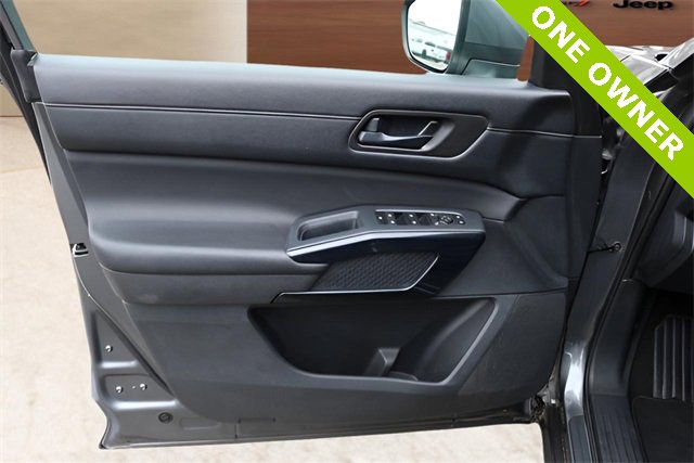 Used 2024 Nissan Pathfinder SV image 25