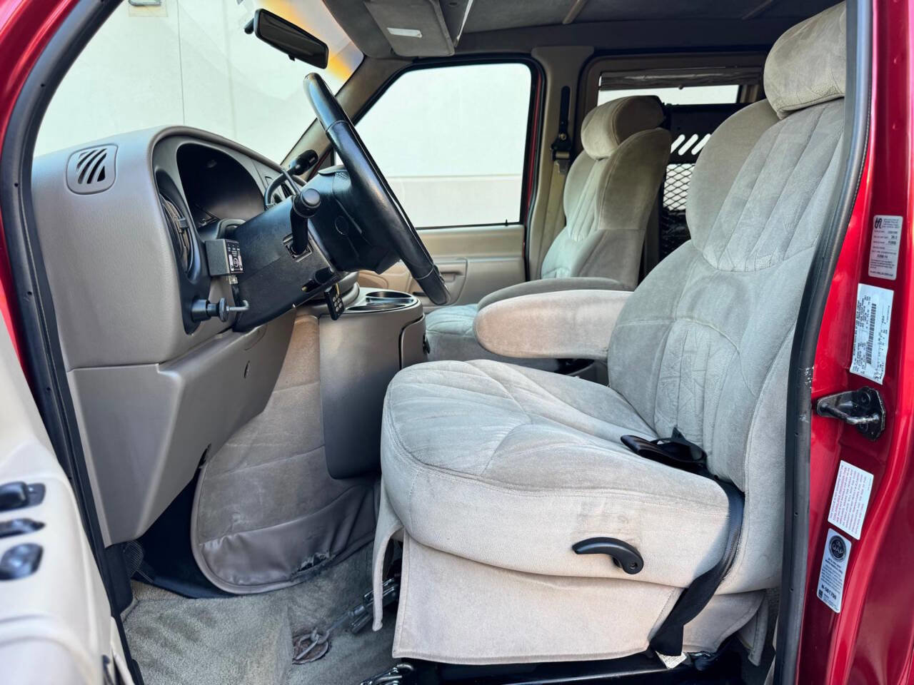 Used 1999 Ford E-250 and Econoline 250 RWD image 11
