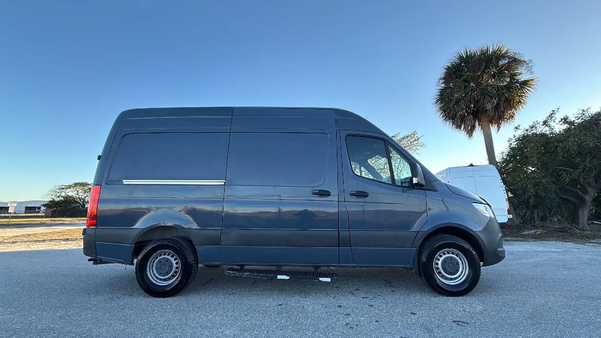 Used 2019 Mercedes-Benz Sprinter 144 image 4