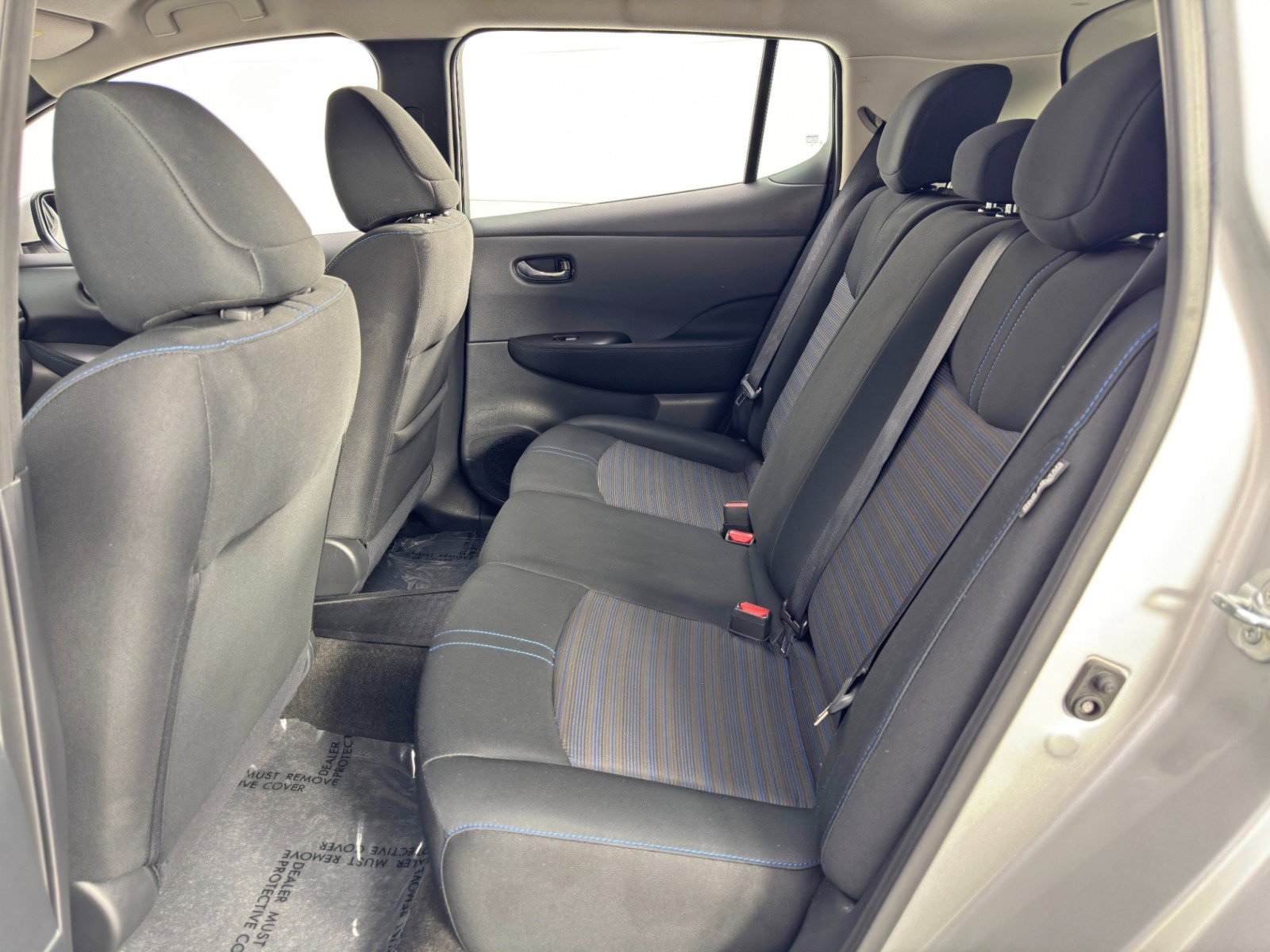 Used 2025 Nissan Leaf S image 33