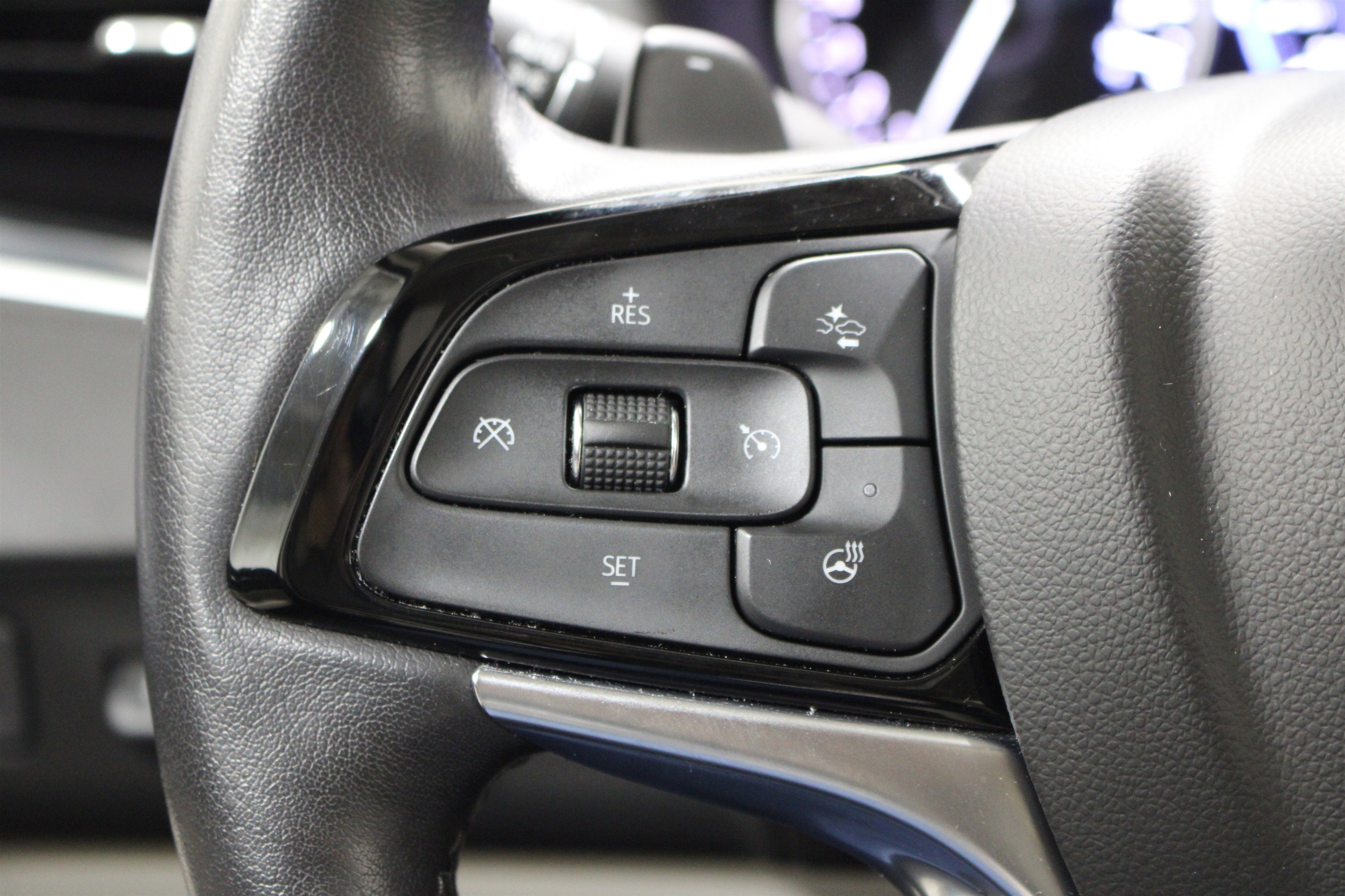 Used 2022 Buick Enclave Avenir w/ Avenir Technology Package AWD/4WD image 4