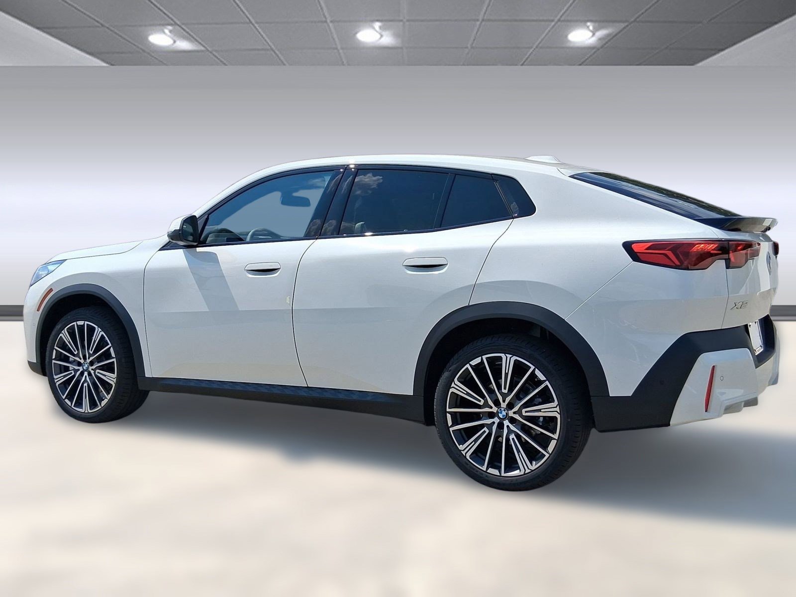 Used 2026 BMW X2 xDrive28i w/ Technology Package image 2