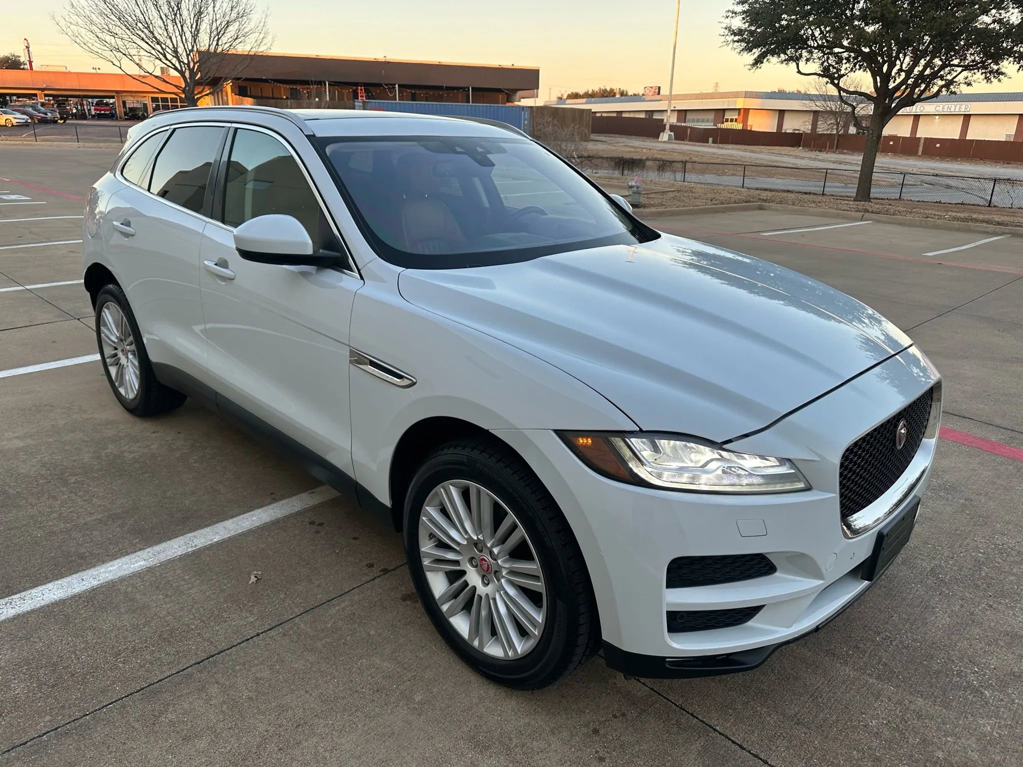 Used 2018 Jaguar F-PACE Portfolio image 4