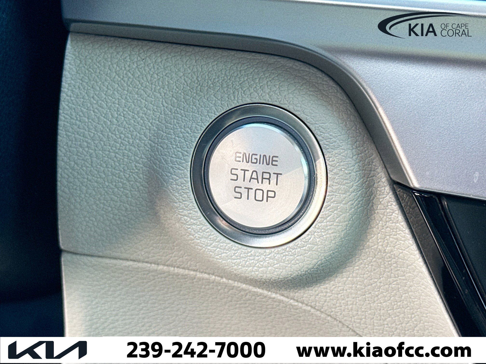 Used 2025 Kia Telluride EX w/ EX Captain's Chair Package image 37