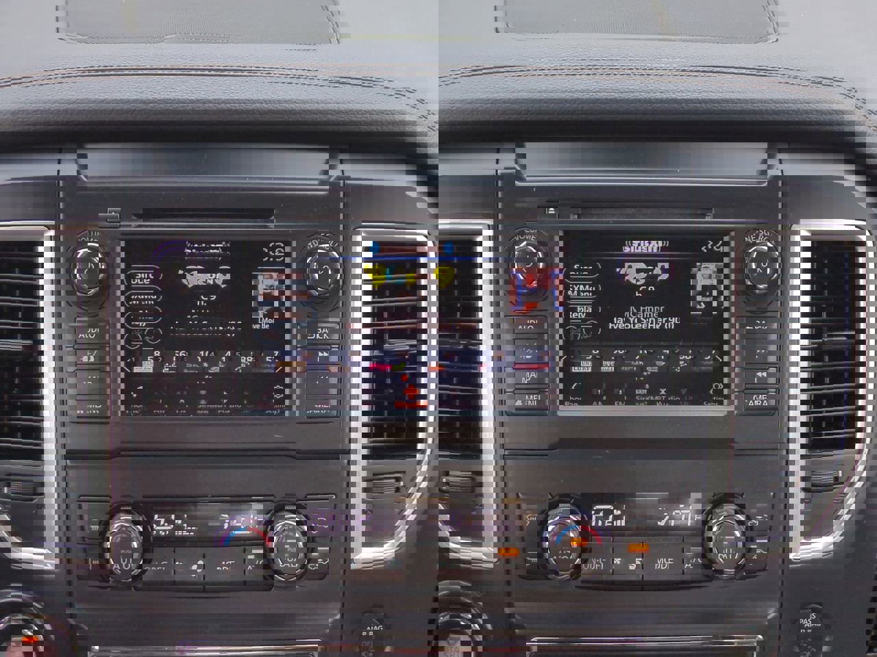 Used 2019 Nissan Titan SL w/ Midnight Edition image 18