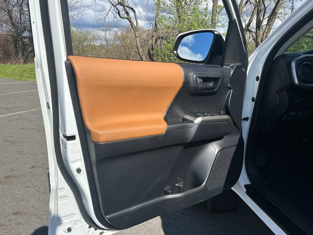 Used 2020 Toyota Tacoma SR5 image 10