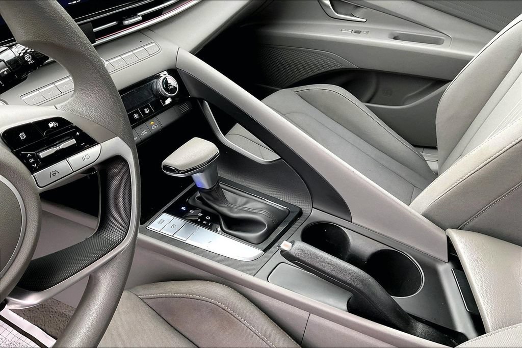 Used 2024 Hyundai Elantra SEL FWD image 21