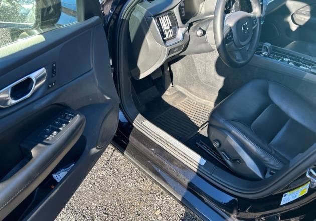 Used 2023 Volvo S60 B5 Plus w/ Climate Package image 4