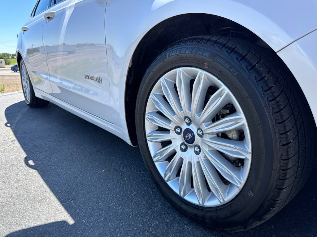 Used 2016 Ford Fusion SE w/ Equipment Group 502A FWD image 7