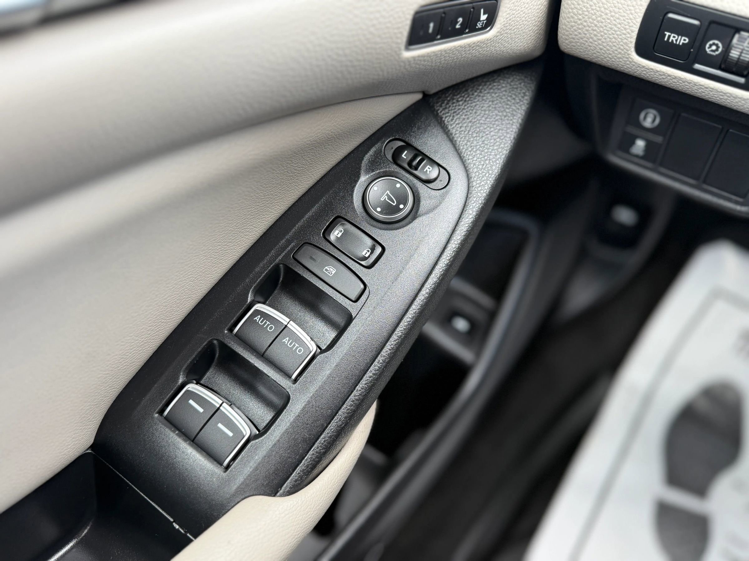 Used 2018 Honda Accord EX-L image 25