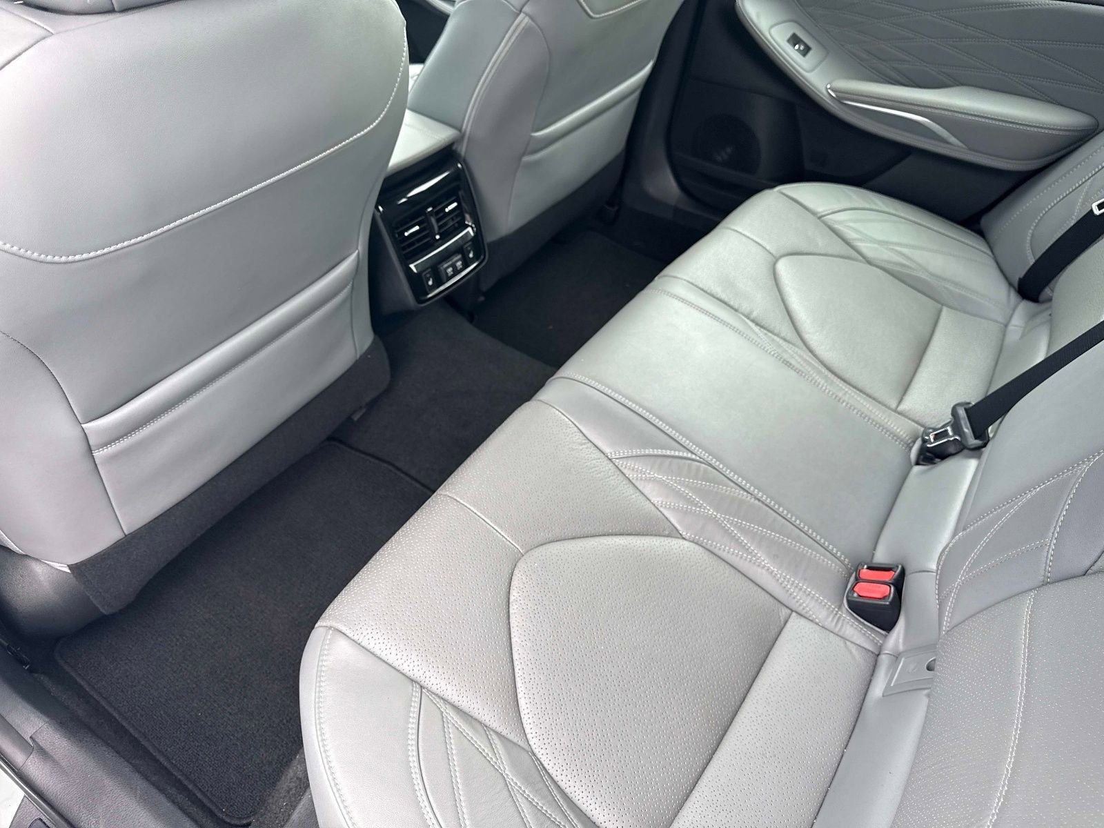 Used 2020 Toyota Avalon Limited image 13