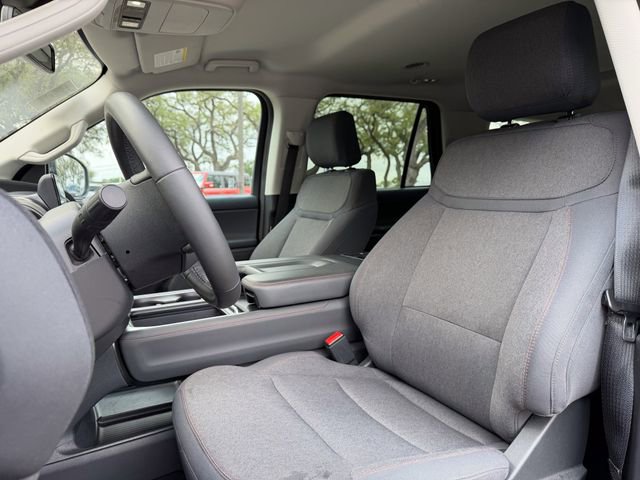 Used 2025 Ford Expedition Active AWD/4WD image 8