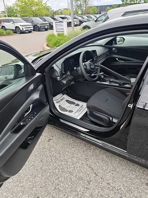 Certified 2026 Hyundai Elantra SE FWD image 15
