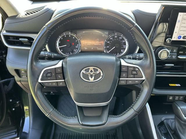 Used 2023 Toyota Highlander XLE AWD/4WD image 18