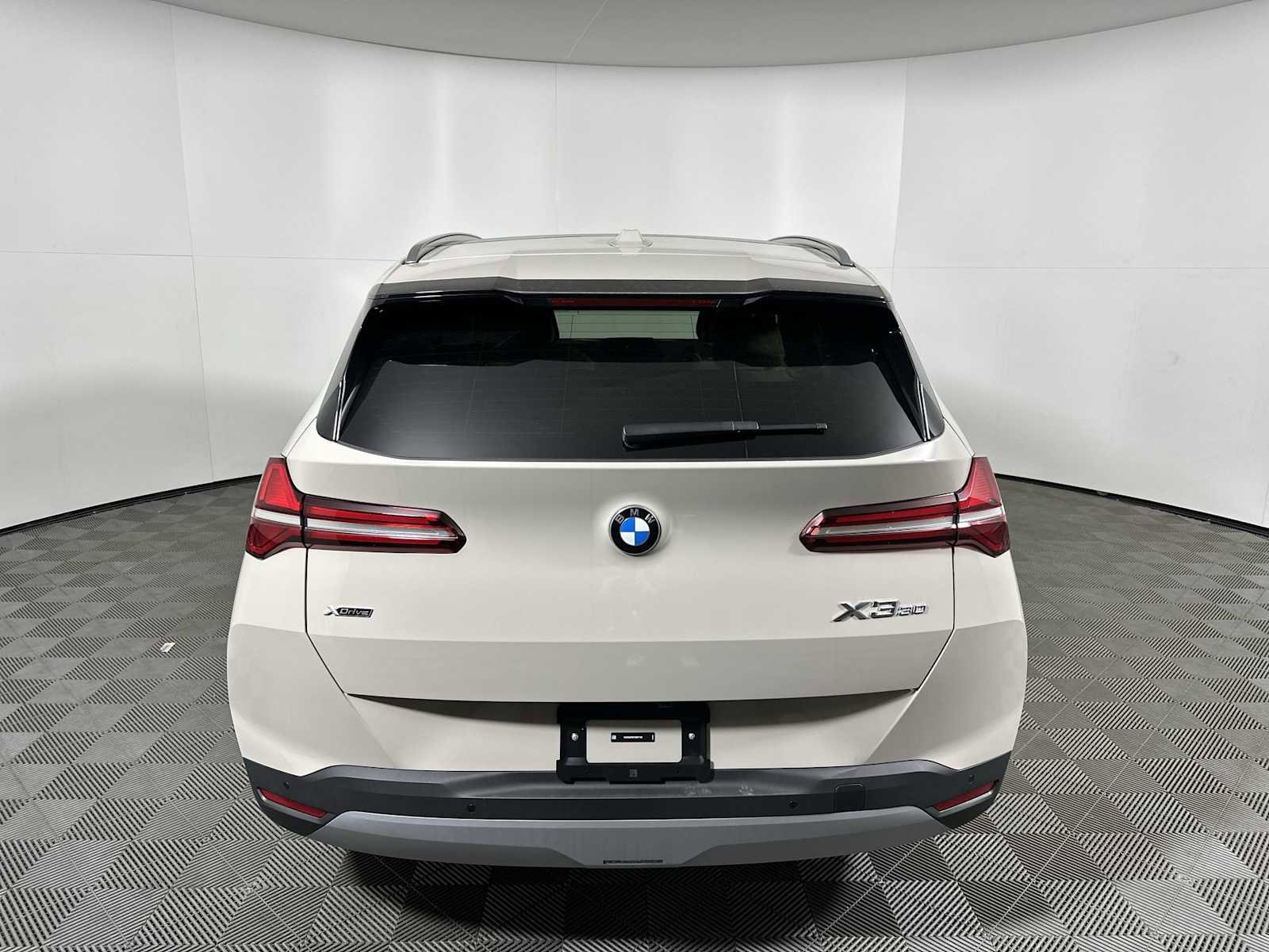 New 2026 BMW X3 xDrive30 w/ Convenience Package image 2