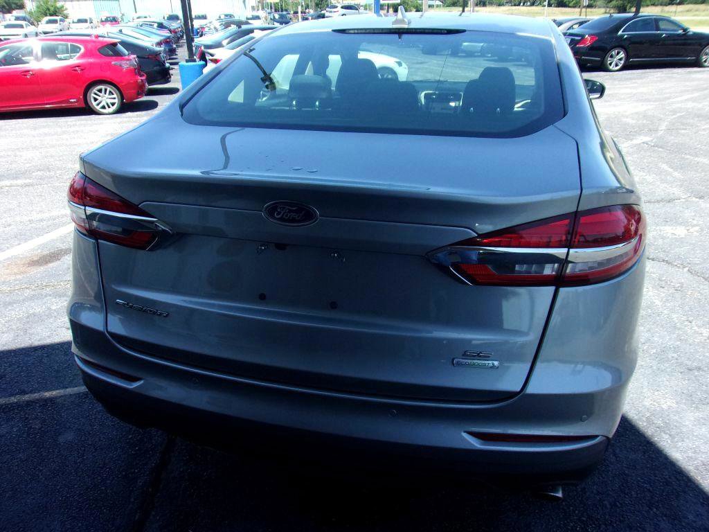 Used 2020 Ford Fusion SE image 5