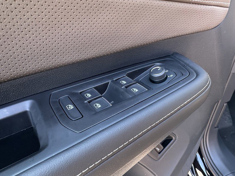 New 2025 Volkswagen Atlas SEL image 9