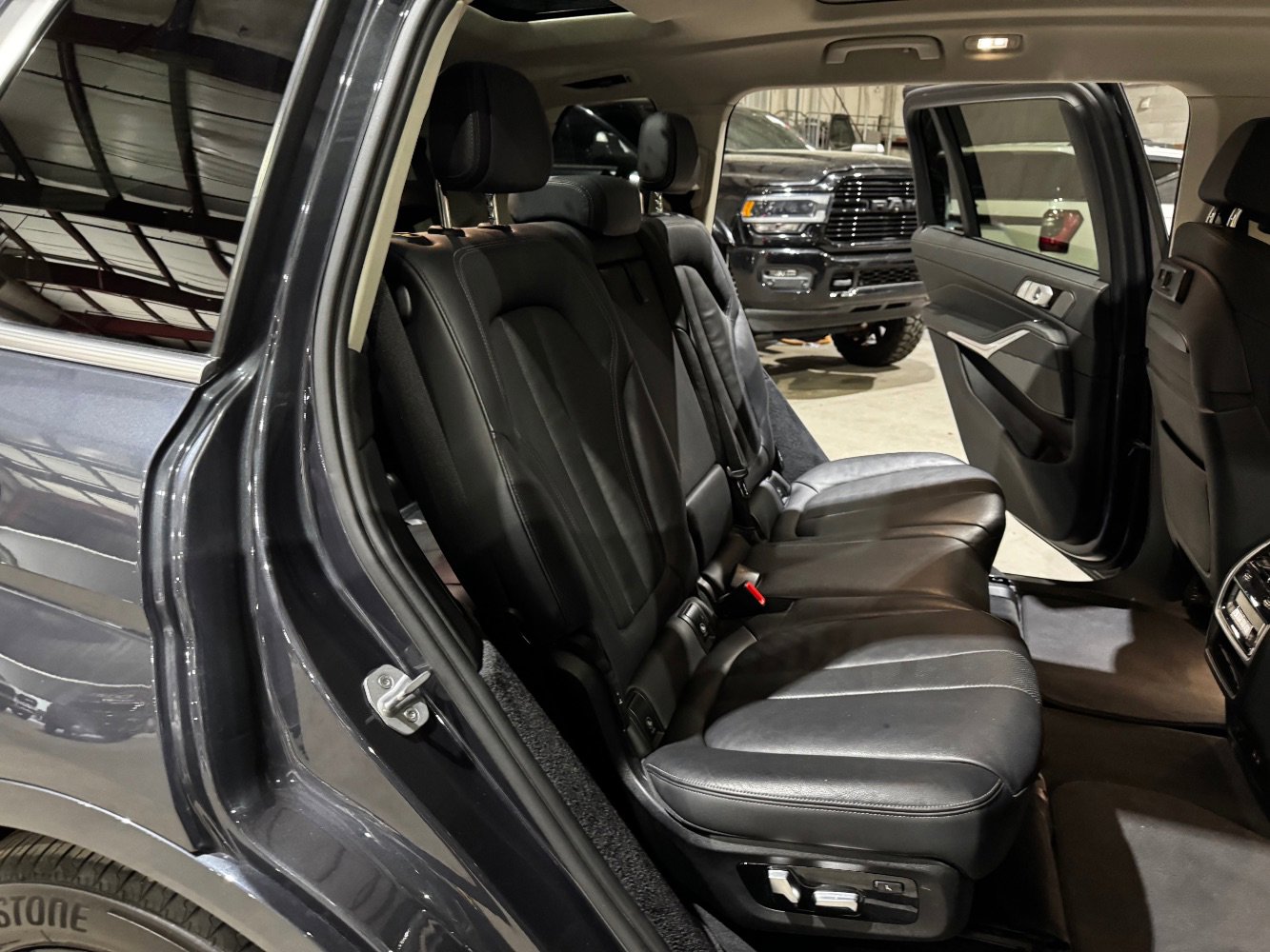 Used 2020 BMW X7 xDrive40i w/ Premium Package image 24