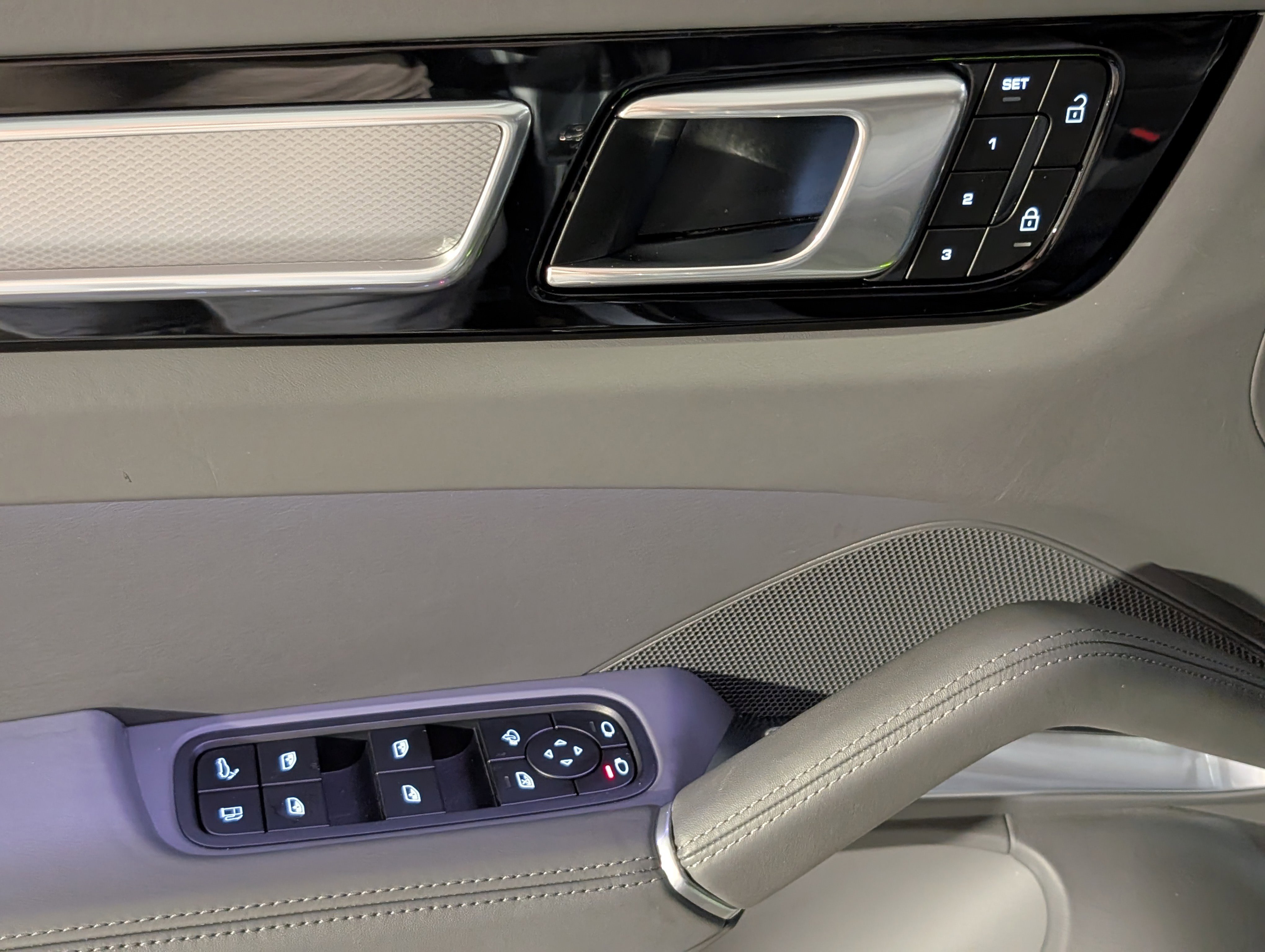 Certified 2023 Porsche Cayenne Turbo S image 22