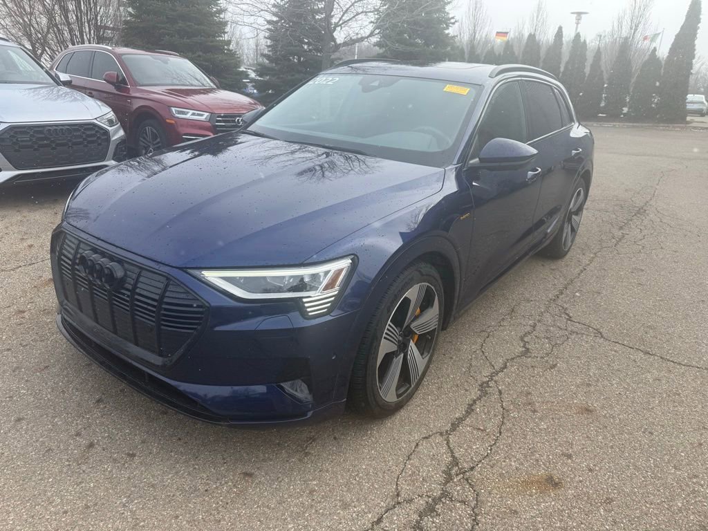 Used 2022 Audi e-tron Premium Plus image 3