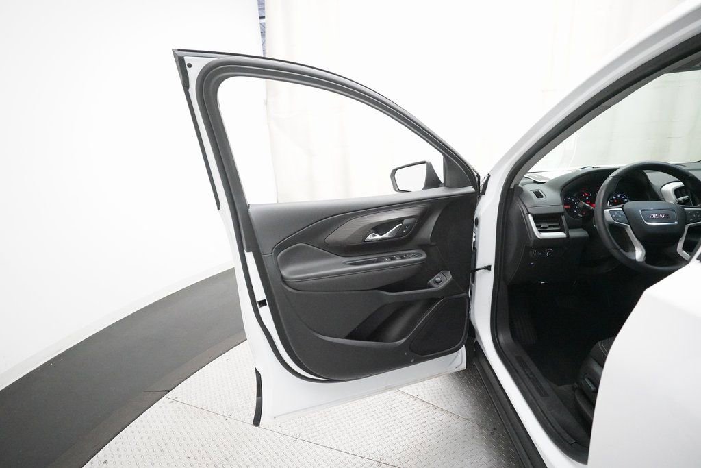 Used 2023 GMC Terrain SLE w/ Driver Convenience Package image 28