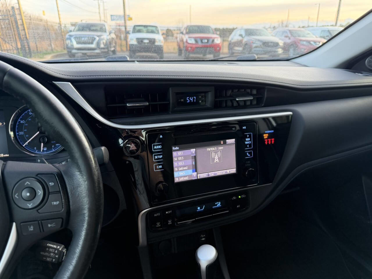 Used 2018 Toyota Corolla SE FWD image 27