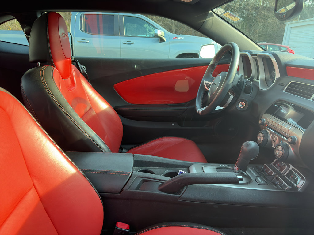 Used 2010 Chevrolet Camaro SS w/ RS Package image 3