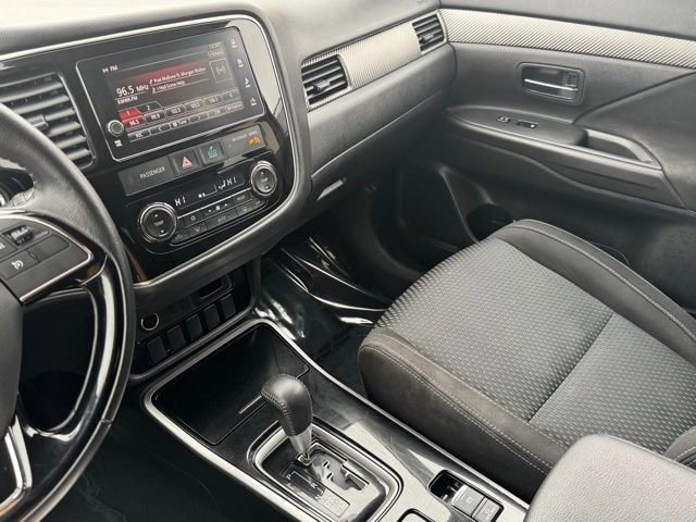 Used 2018 Mitsubishi Outlander SE image 15