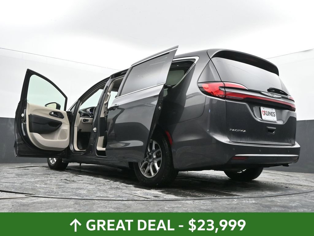 Used 2023 Chrysler Pacifica Touring-L image 71