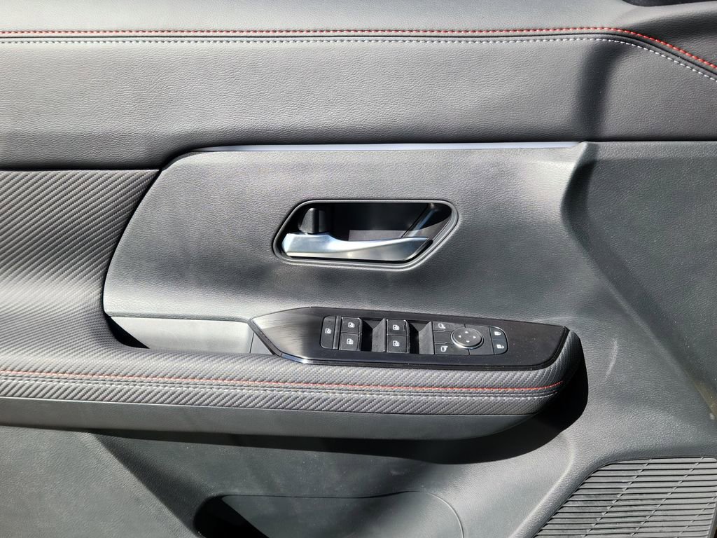New 2025 Nissan Kicks SR w/ Illumination Package image 7