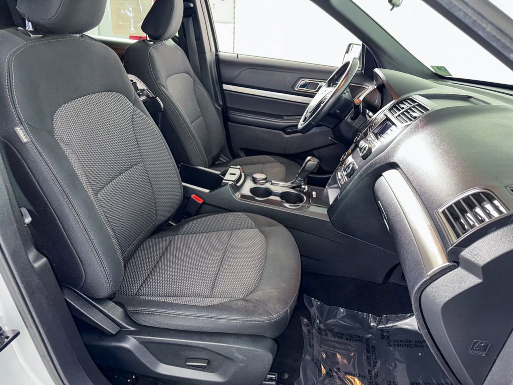 Used 2019 Ford Explorer XLT image 15