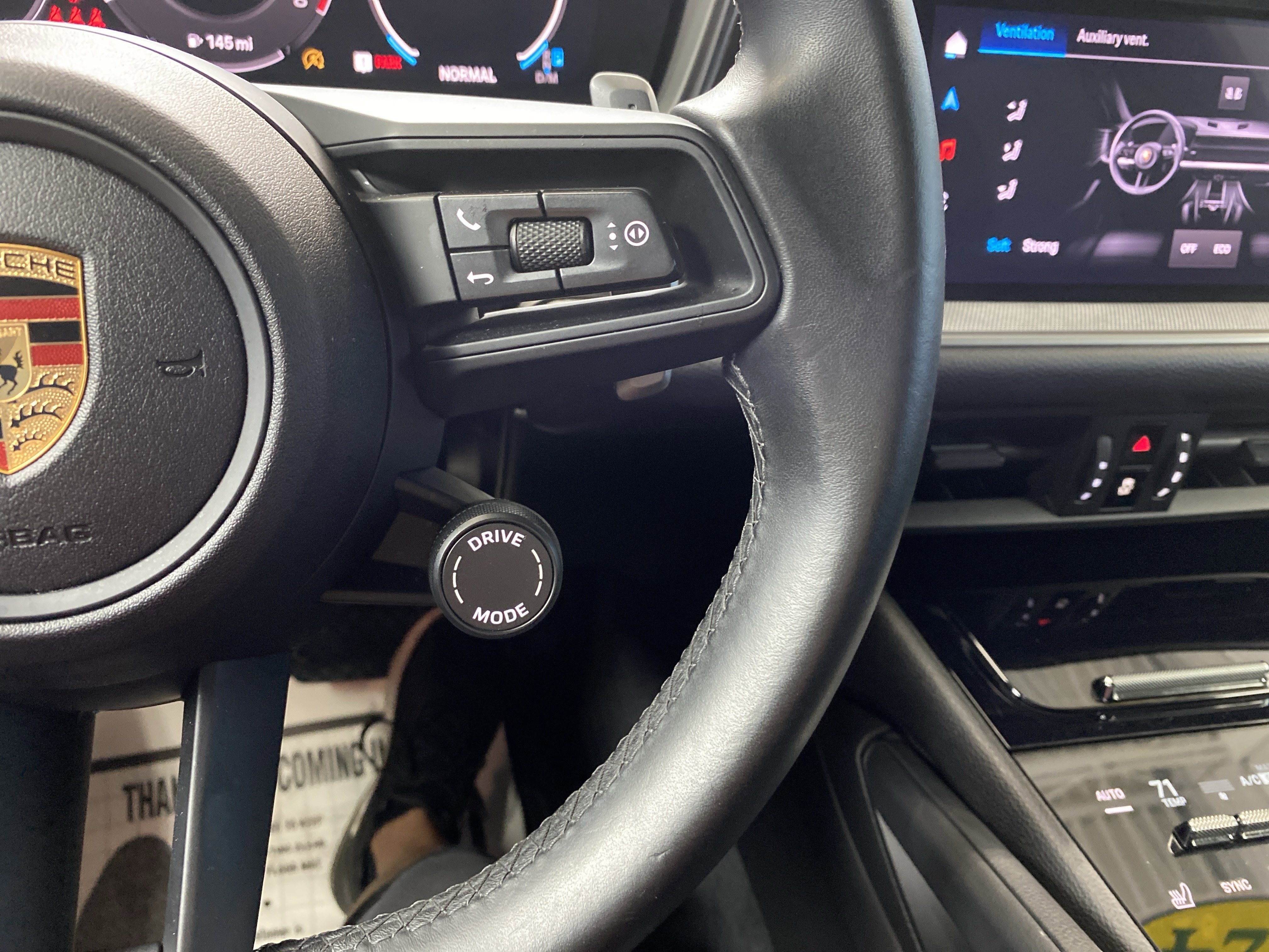 Used 2024 Porsche Cayenne image 23