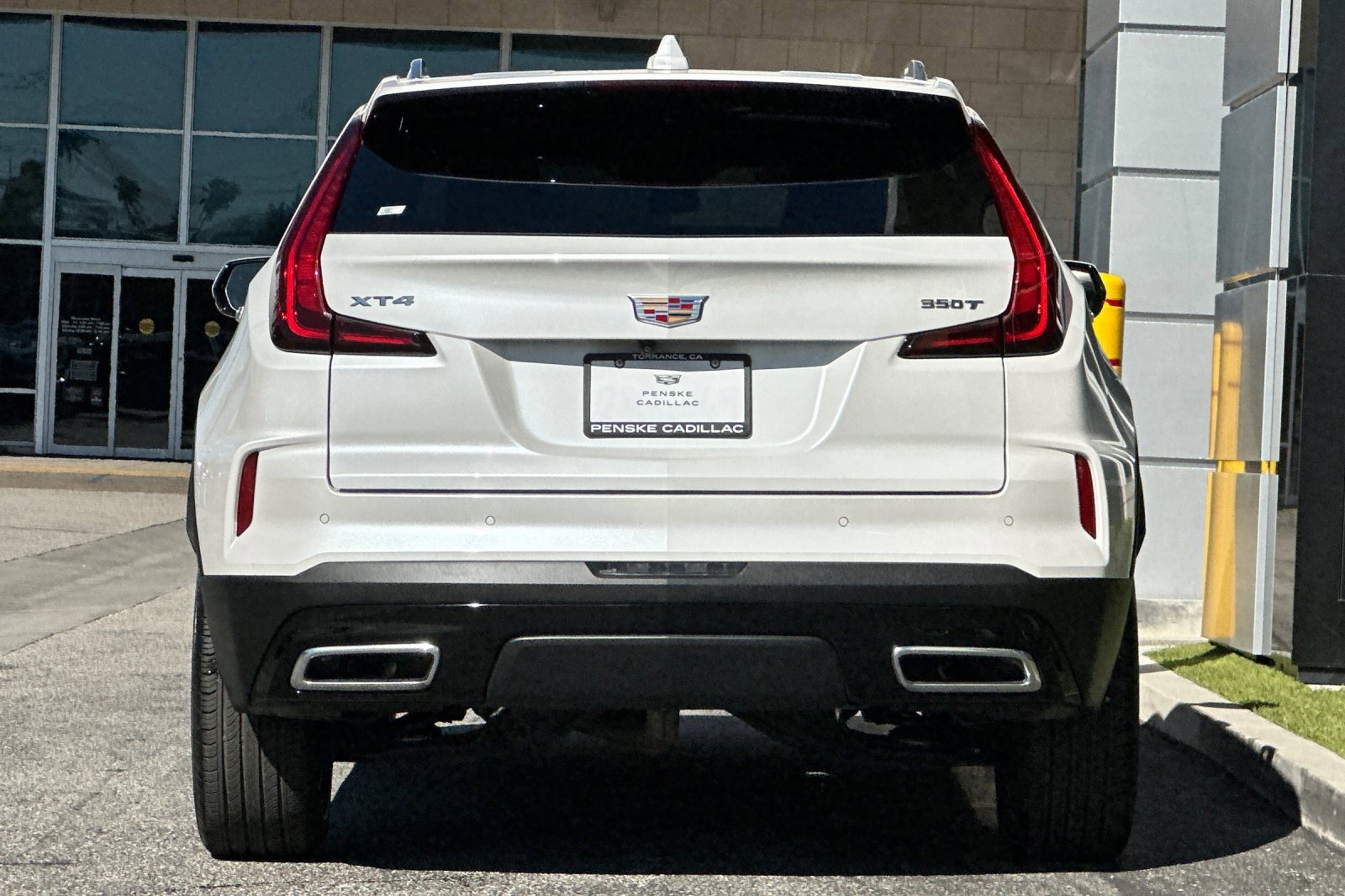 Used 2024 Cadillac XT4 Premium Luxury image 5