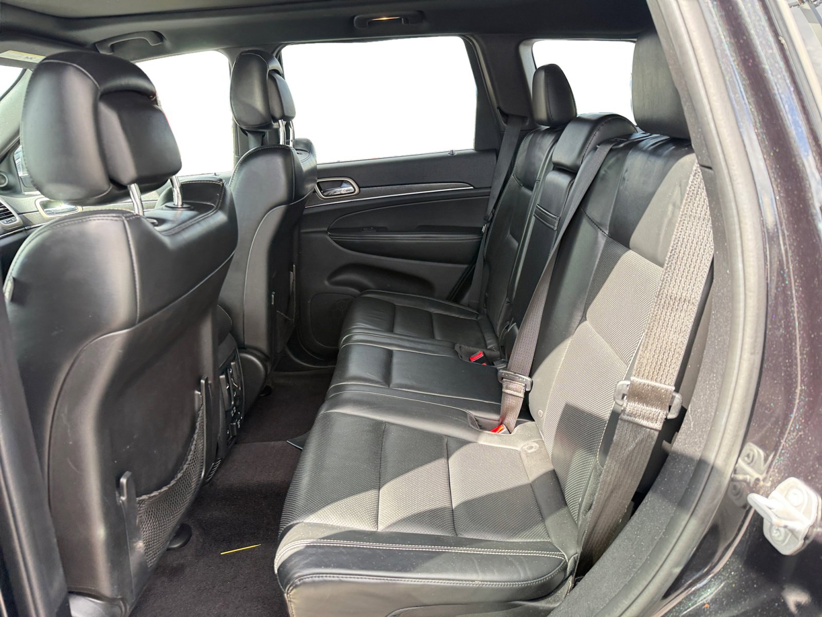 Used 2015 Jeep Grand Cherokee Limited w/ Luxury Group II image 16