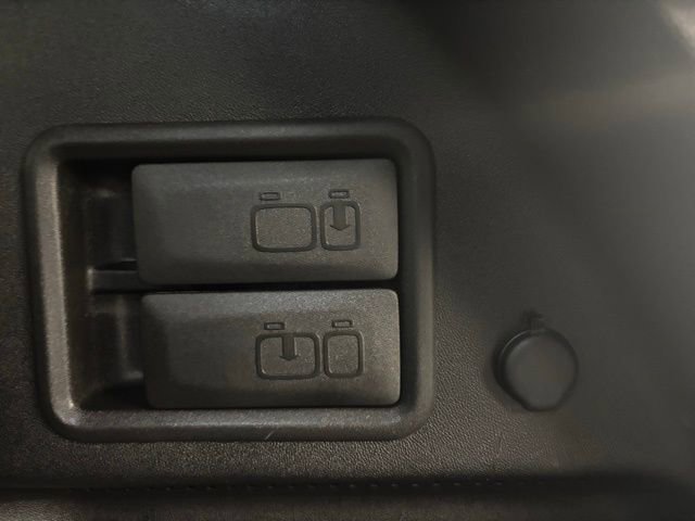 Used 2018 Chevrolet Equinox LT image 38